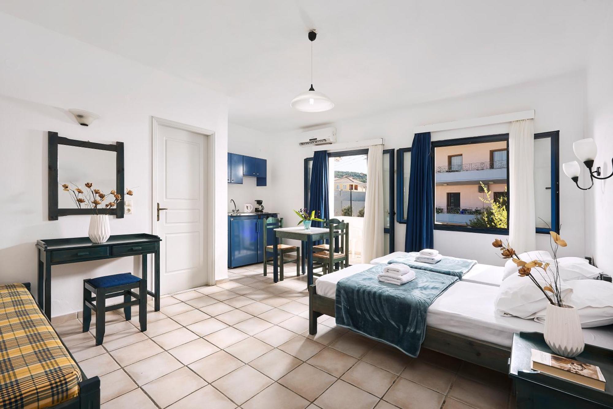 Eva Suites & Apartments Agia Marina Zimmer foto